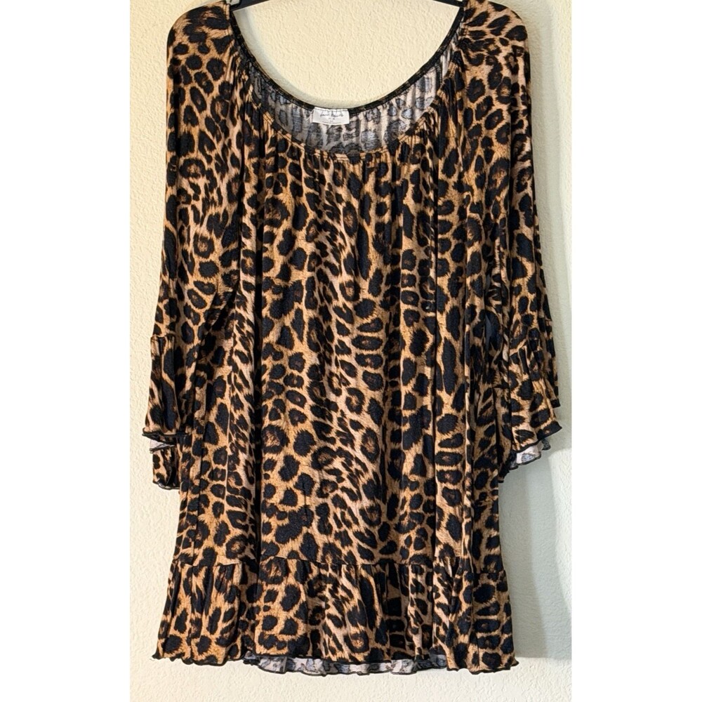 Free Kisses Plus Womens 3X Leopard Print Tunic Top Bell Sleeve Ruffle Hem